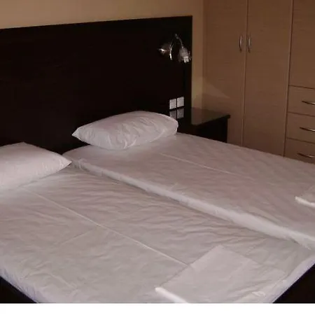 Pantheon & Aparthotel Nerotrivia